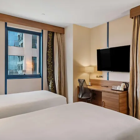 Hilton Garden Отель Севилья