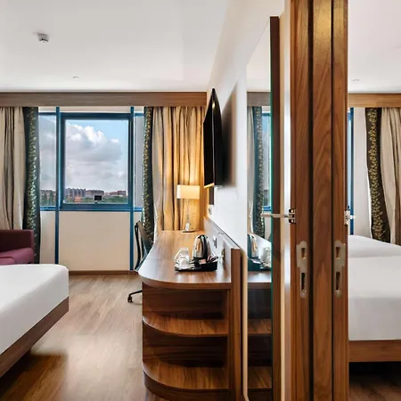 Отель Hilton Garden 4*