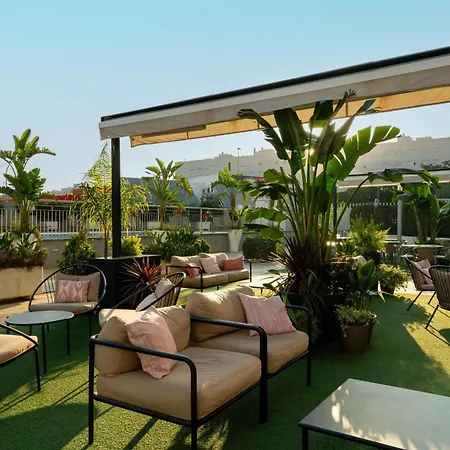 Отель Hilton Garden 4*