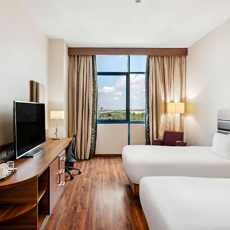 Отель Hilton Garden 4*