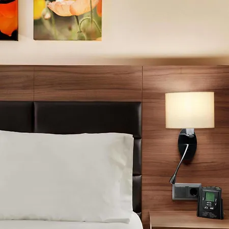 Hilton Garden Отель Севилья